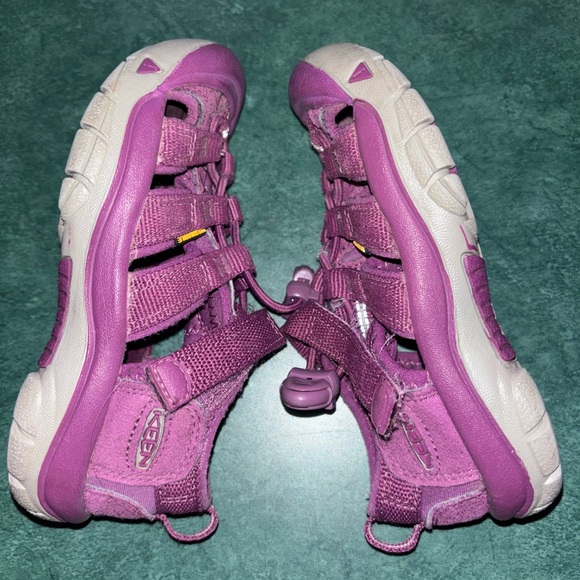 Toddler keen size 10 - Picture 3 of 4